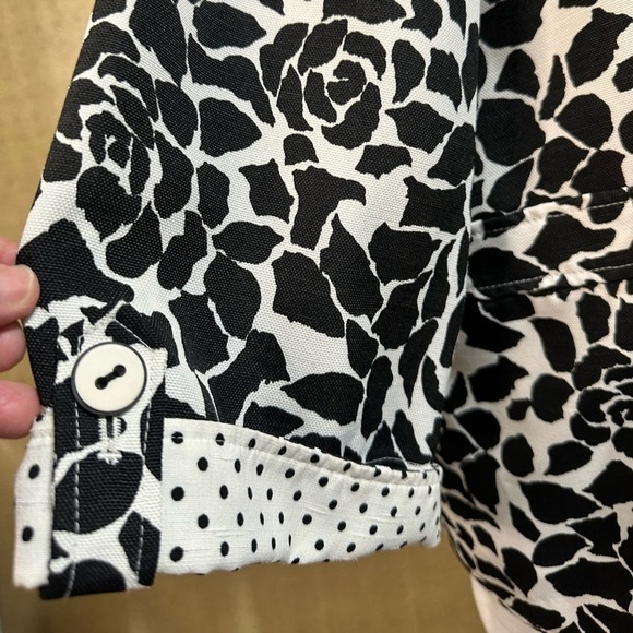 PLUS SZ LANA LEE JACKET BLACK & SOFT WHITE JACKET W/ANY OF YOUR FAVORITE BOTTOMS - Picture 2 of 7